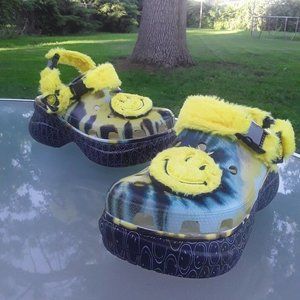 Women's Crocs Classic Bae Buckle Translucent Smiley Clog Size 6